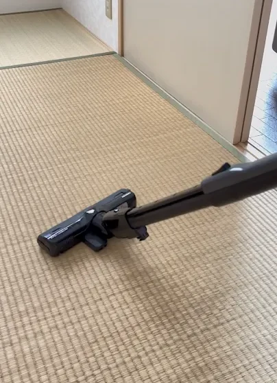 畳に掃除機