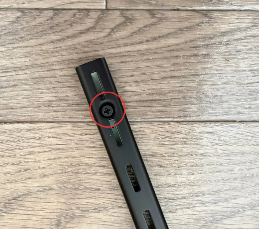 ピラシェル棚柱にネジを取りつける