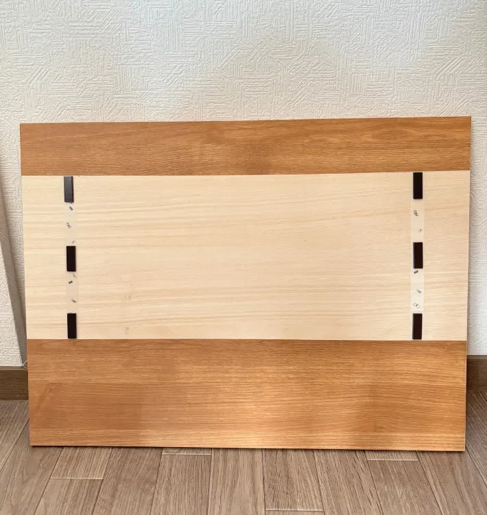 板に磁石を貼る