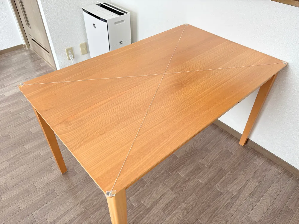 対角線上にヒモを張る