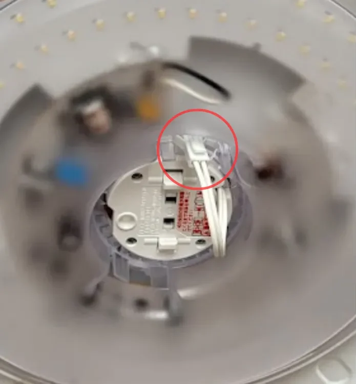 賃貸の照明カバー(シーリングライト)を外す