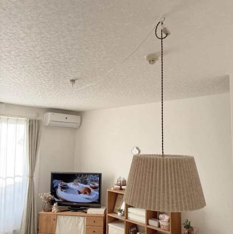 賃貸の天井に引掛けシーリング延長ケーブルと天井フックを使ってペンダントライトを付けてみた