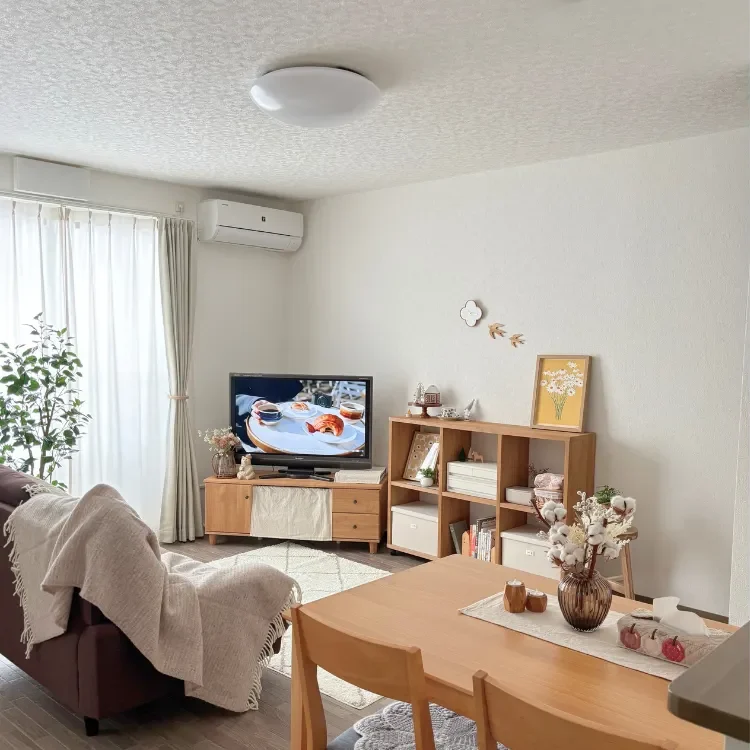 ペンダントライトを付ける前のリビング