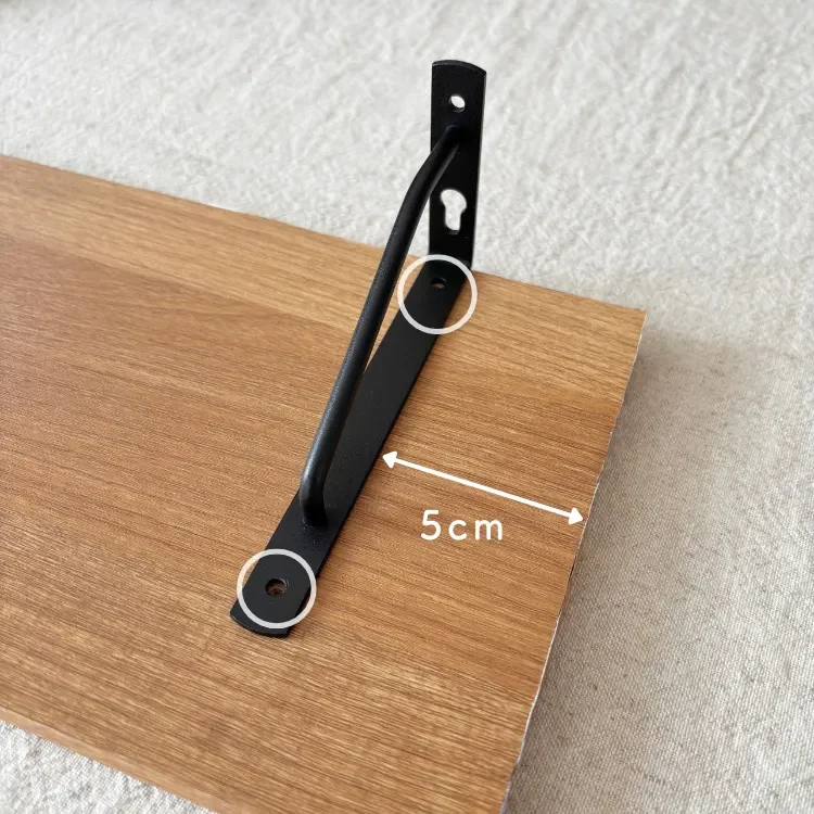 棚受けを付ける位置を決める