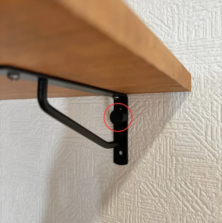 プッシュピンのカバーをはめる