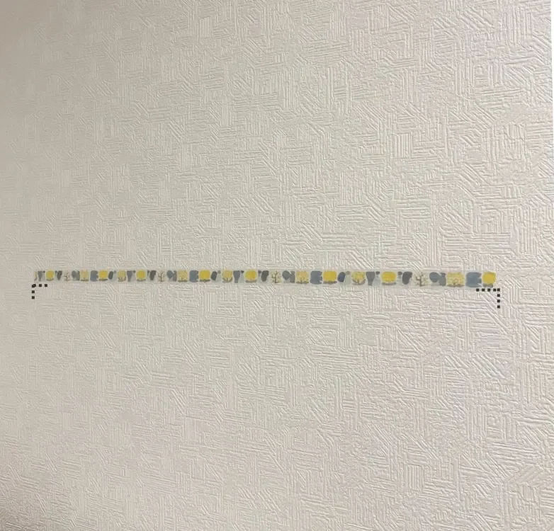 棚を取り付けたい位置にマスキングテープを貼る