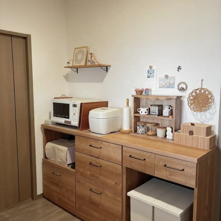 ぽとのお部屋 ウォールシェルフを取り付けたキッチンカウンター